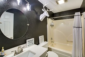Hot Springs Village Golf Getaway w/ Deck!