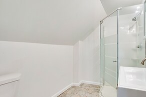 Cozy Glens Falls Getaway < 1 Mi to Downtown