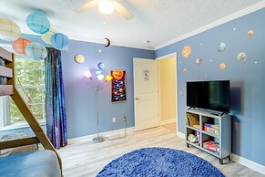 Black Mountain Retreat w/ Hot Tub + Mountain Views