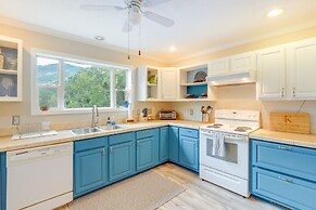 Black Mountain Retreat w/ Hot Tub + Mountain Views