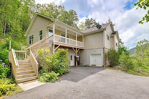 Black Mountain Retreat w/ Hot Tub + Mountain Views