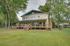 Waterfront Hot Springs Home: 19 Mi to Natl Park!