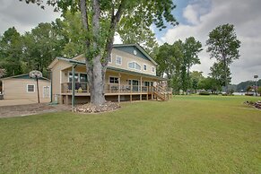 Waterfront Hot Springs Home: 19 Mi to Natl Park!