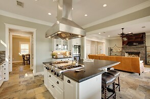 Lake Livingston Paradise: Outdoor Pool w/ Slide!