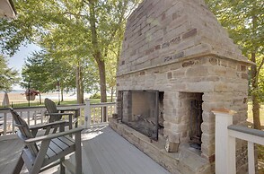 Lake Livingston Paradise: Outdoor Pool w/ Slide!