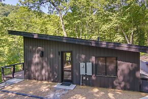 Hot Tub & Pond: Cabin in Black Mountain!