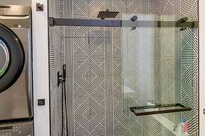 Hot Tub & Pond: Cabin in Black Mountain!