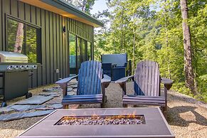 Hot Tub & Pond: Cabin in Black Mountain!