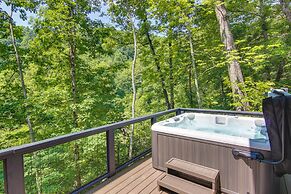 Hot Tub & Pond: Cabin in Black Mountain!