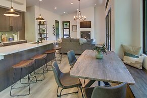 Hot Tub & Pond: Cabin in Black Mountain!