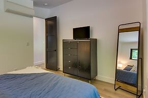 Hot Tub & Pond: Cabin in Black Mountain!