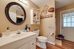 Cadiz Vacation Home w/ Deck: Walk to Lake Barkley