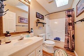 Cadiz Vacation Home w/ Deck: Walk to Lake Barkley