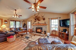 Cadiz Vacation Home w/ Deck: Walk to Lake Barkley