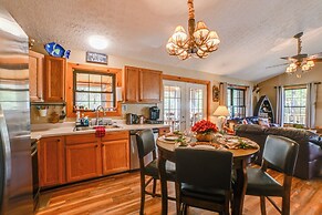 Cadiz Vacation Home w/ Deck: Walk to Lake Barkley