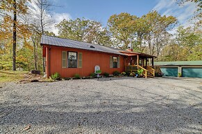 Cadiz Vacation Home w/ Deck: Walk to Lake Barkley