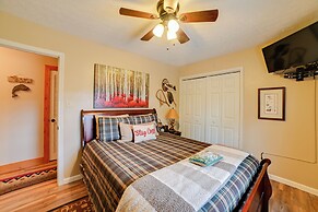 Cadiz Vacation Home w/ Deck: Walk to Lake Barkley