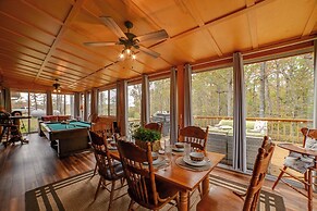 Cadiz Vacation Home w/ Deck: Walk to Lake Barkley