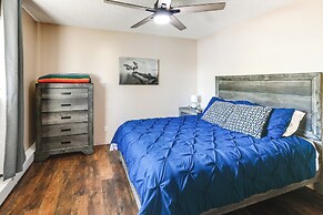 1 Mi to Downtown & River: Family Apt in Fairbanks