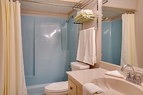 Lakefront Cadiz Home w/ Hot Tub!