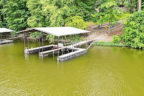 Lakefront Cadiz Home w/ Hot Tub!