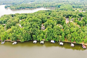 Lakefront Cadiz Home w/ Hot Tub!