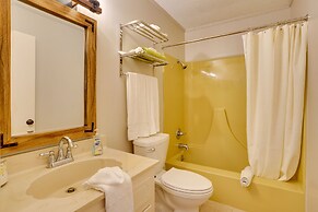 Lakefront Cadiz Home w/ Hot Tub!
