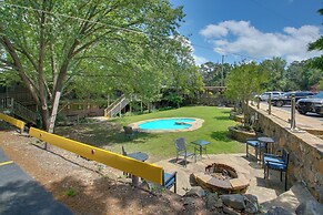 Lake Ouachita Vacation Rental w/ Community Pool