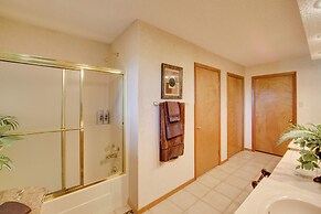 Lake Ouachita Vacation Rental w/ Community Pool