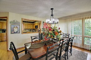 Lake Ouachita Vacation Rental w/ Community Pool