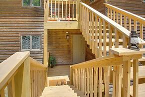 Lake Ouachita Vacation Rental w/ Community Pool