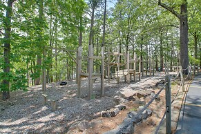 Lake Ouachita Vacation Rental w/ Community Pool
