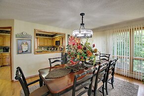 Lake Ouachita Vacation Rental w/ Community Pool