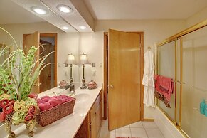 Lake Ouachita Vacation Rental w/ Community Pool