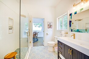 Private Beachfront Lake Michigan Rental w/ Kayaks