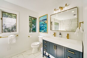 Private Beachfront Lake Michigan Rental w/ Kayaks