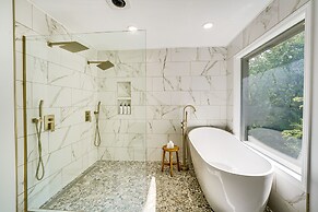 Private Beachfront Lake Michigan Rental w/ Kayaks