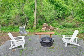 Cozy Holcombe Home w/ Fire Pit: Near Trails!