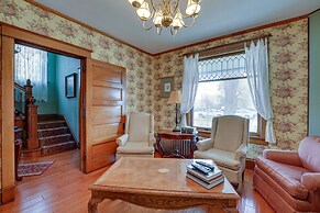 Dtwn Victorian Home - 1 Mi to Lake Michigan Beach!