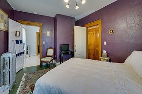 Dtwn Victorian Home - 1 Mi to Lake Michigan Beach!