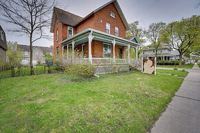 Dtwn Victorian Home - 1 Mi to Lake Michigan Beach!