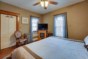 Dtwn Victorian Home - 1 Mi to Lake Michigan Beach!