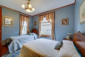 Dtwn Victorian Home - 1 Mi to Lake Michigan Beach!