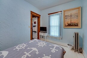 Dtwn Victorian Home - 1 Mi to Lake Michigan Beach!