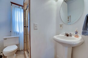 Dtwn Victorian Home - 1 Mi to Lake Michigan Beach!