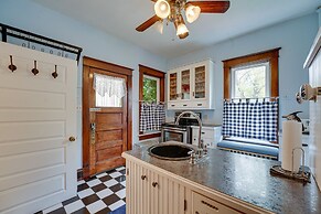Dtwn Victorian Home - 1 Mi to Lake Michigan Beach!