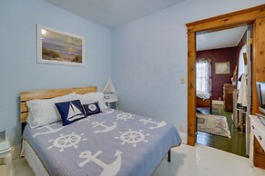 Dtwn Victorian Home - 1 Mi to Lake Michigan Beach!