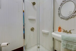 Dtwn Victorian Home - 1 Mi to Lake Michigan Beach!