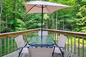 Serene Pentwater Getaway w/ Yard Near Lakes