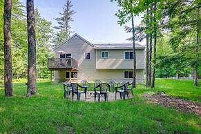 Serene Pentwater Getaway w/ Yard Near Lakes